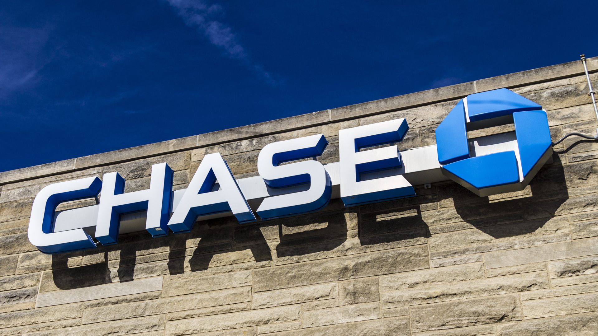 Chase Bank Review: Checking, Savings, and CDs. Should I borrow from Chase to buy a home?