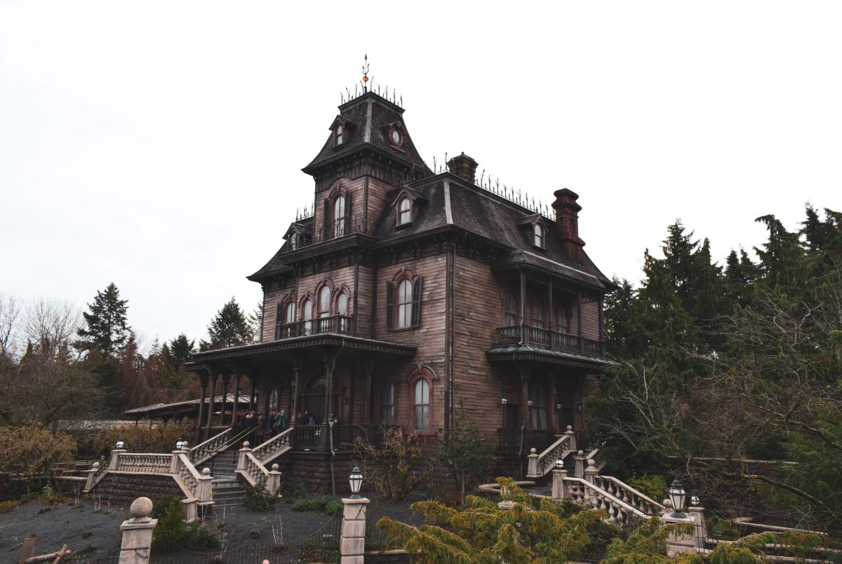 Managing the Sale of a Haunted House Tips for Home Sellers
