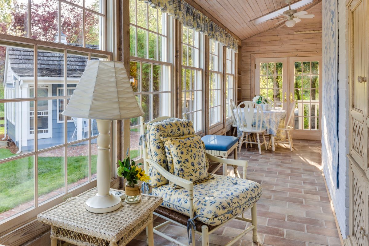 How to Sell a Home with a Sunroom Highlighting Key Features