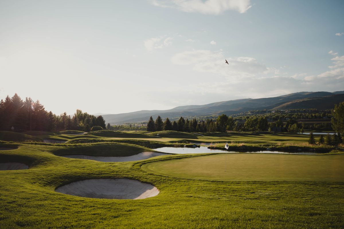 Selling a Home Near a Golf Course Pros and Cons