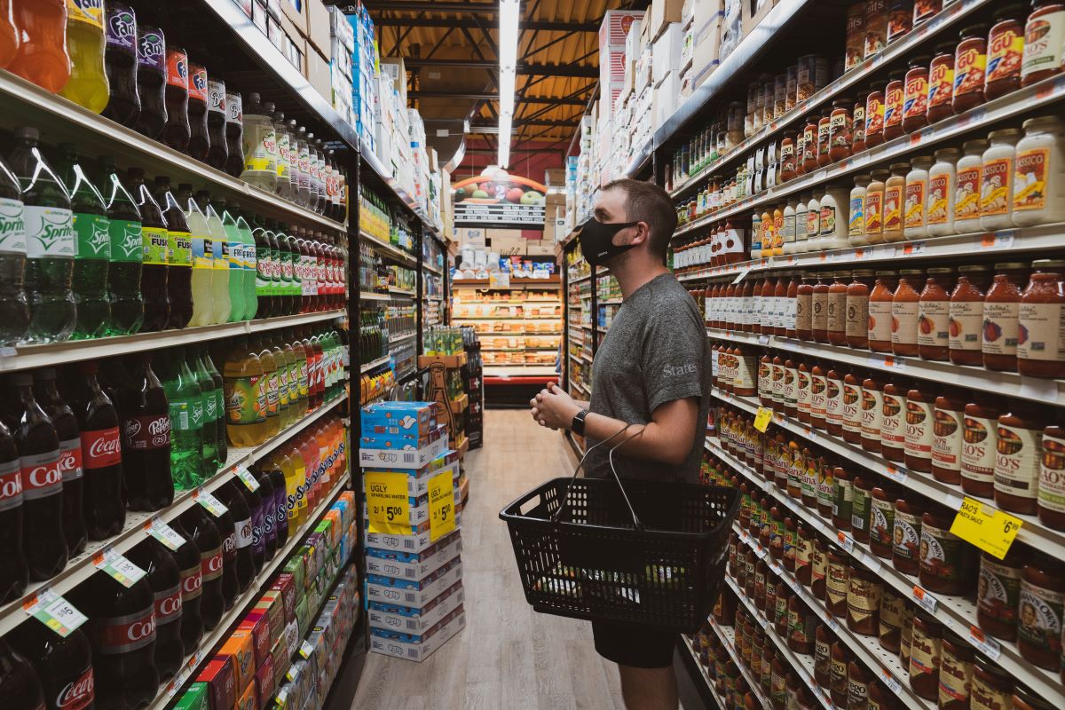 Selling a Home Near a Grocery Store Pros and Cons