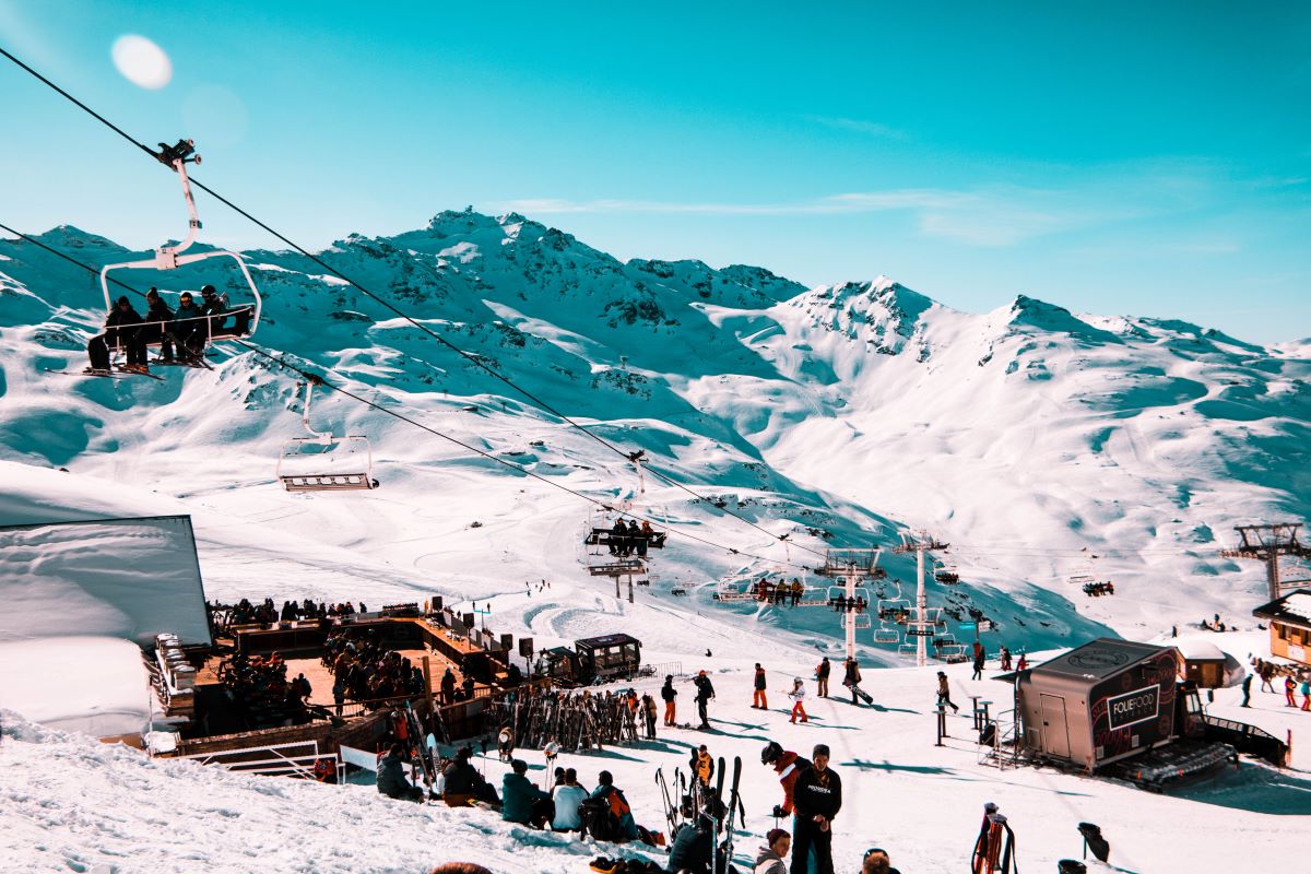 Selling a Home Near a Ski Lodge Pros and Cons